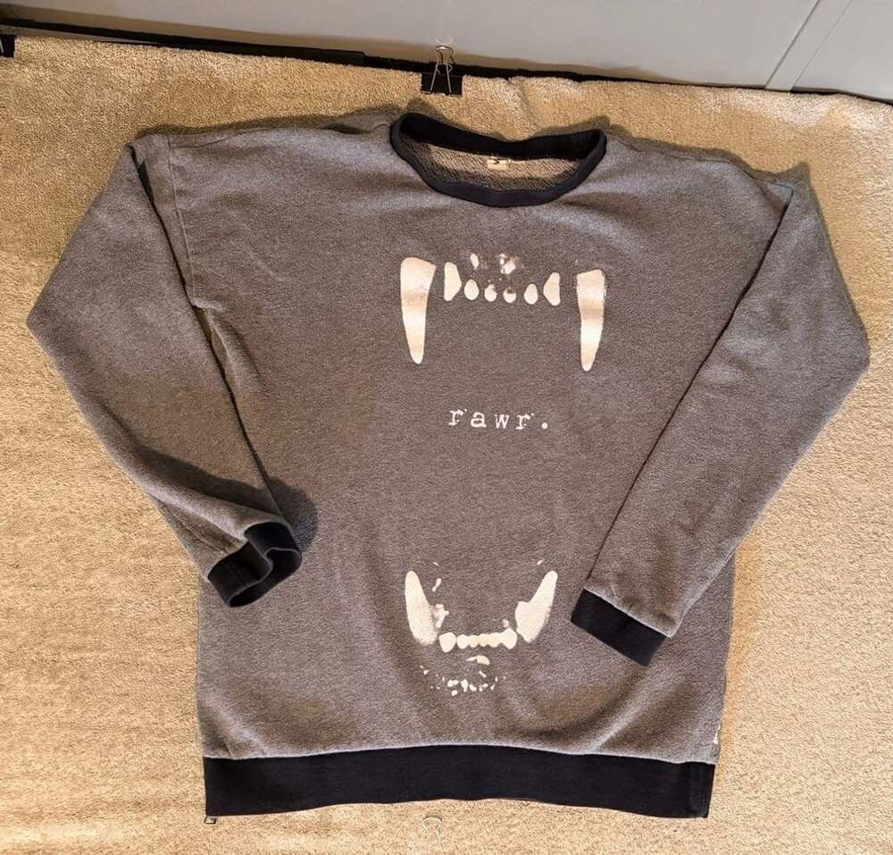Vans Rawr Dinosaur Teeth Graphic Crewneck Sweatshirt Size M Gray